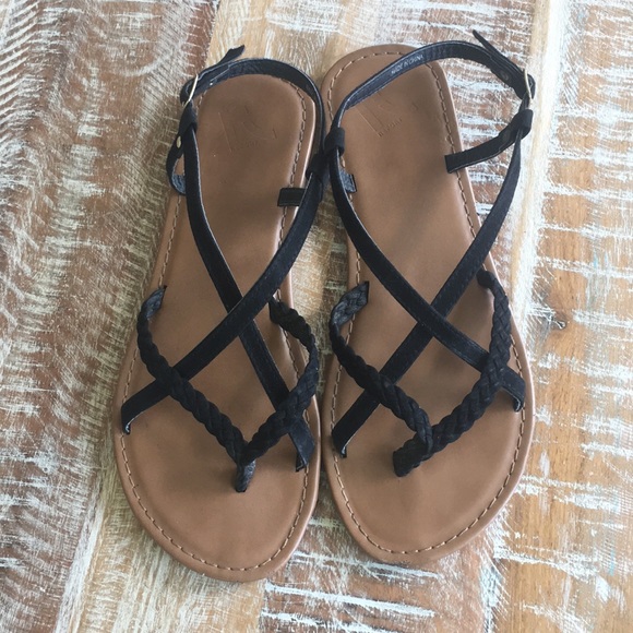 report strappy sandals